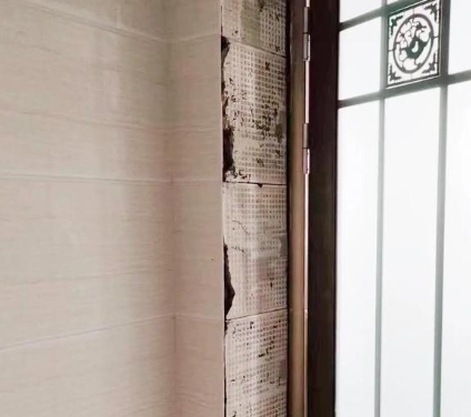 永德瓷砖空鼓免砸砖维修公司分享吸水砖泡水时间不够或过长都会对瓷砖铺贴效果产生影响